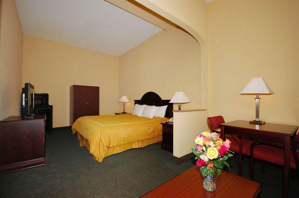 Comfort Suites Columbus State University Area Bagian luar foto