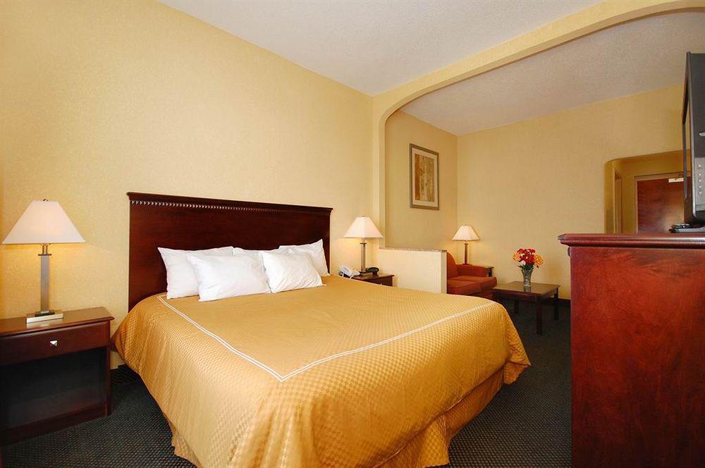 Comfort Suites Columbus State University Area Bagian luar foto