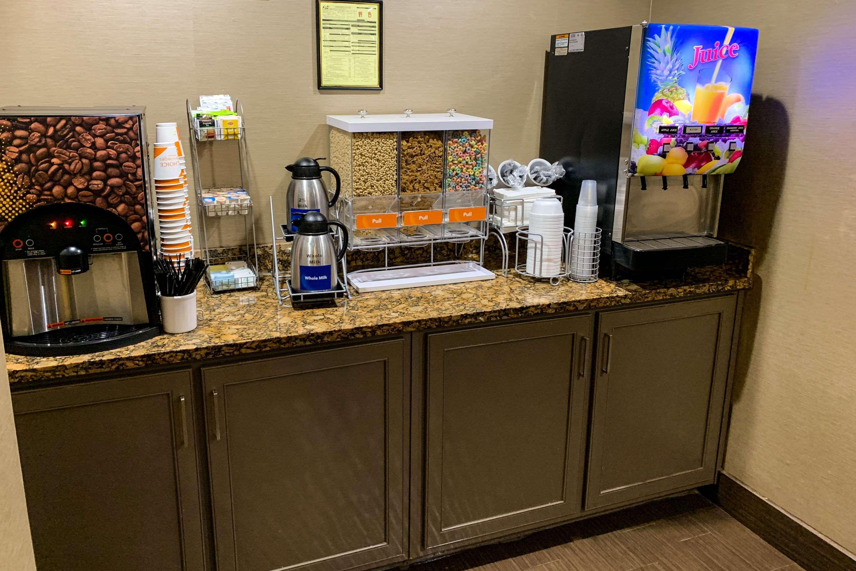 Comfort Suites Columbus State University Area Bagian luar foto