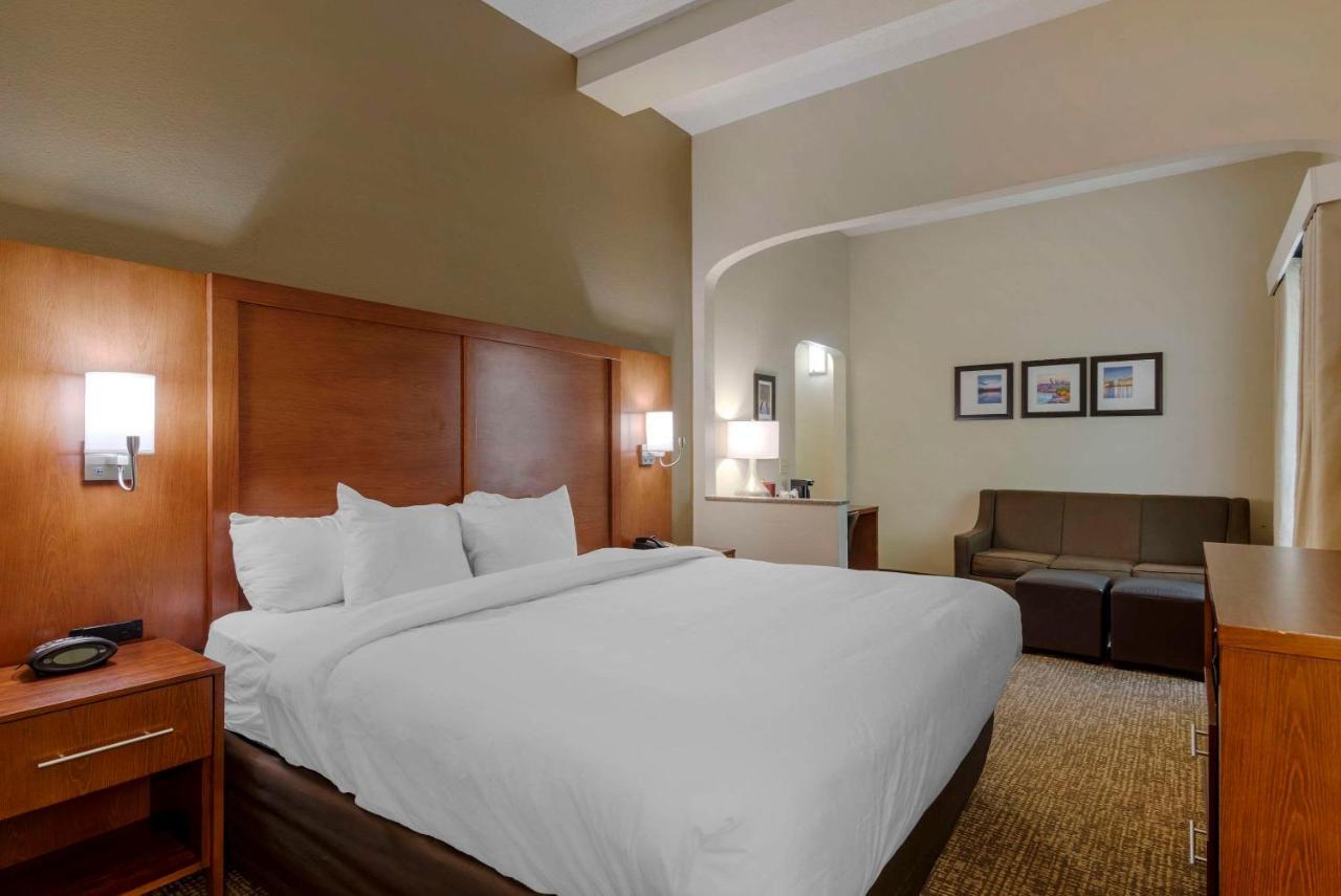 Comfort Suites Columbus State University Area Bagian luar foto